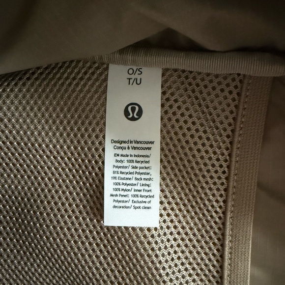 lululemon athletica Triple-Zip Backpack 28L - Picture 4 of 9